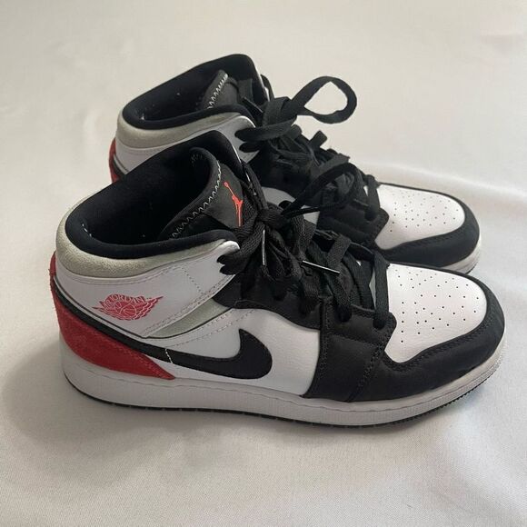 Nike Air Jordan Retro 1 Black Toe Size 6Y - Picture 1 of 8
